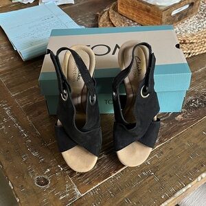 Clarks Black and Tan Slingback Sandals